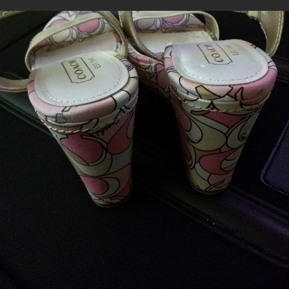 Coach pink & white 4” sandal including 1” platform - Picture 3 of 3